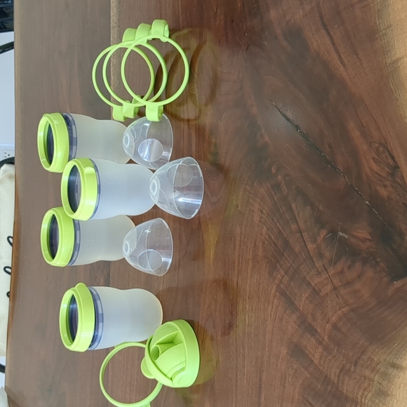 comotomo Other - Como tomo 8 oz bottles